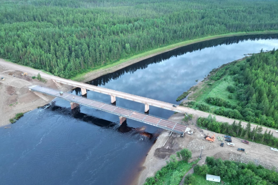 Техническая готовность моста через р. Нюя в Ленском районе составляет 83%